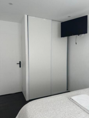 Location de chambre proche de toute commodités à 1 minute du tramway et à 9 min de centre ville et parking gratuit dans résidence privée